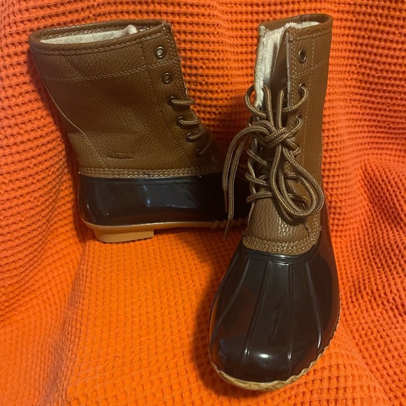 JBU by Jambu Women’s size 7 waterproof duck boots. Worn once to shovel. - Picture 5 of 7
